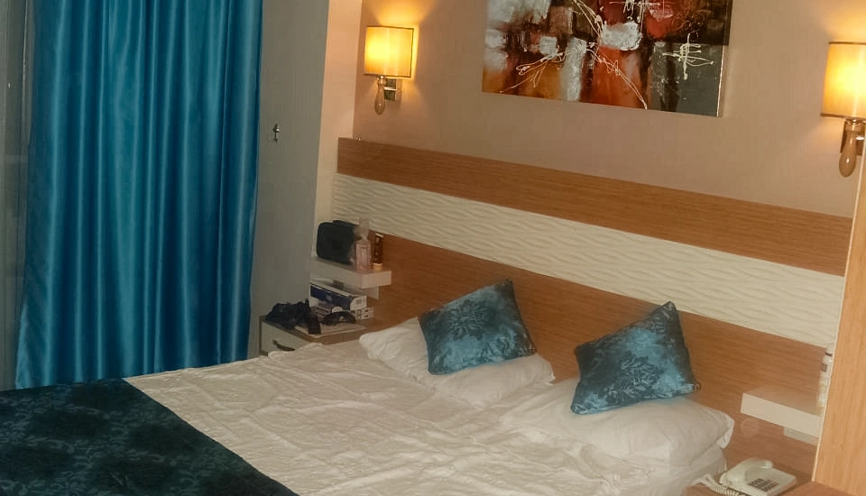 هتل فلورا سوئیت کوش آداسی